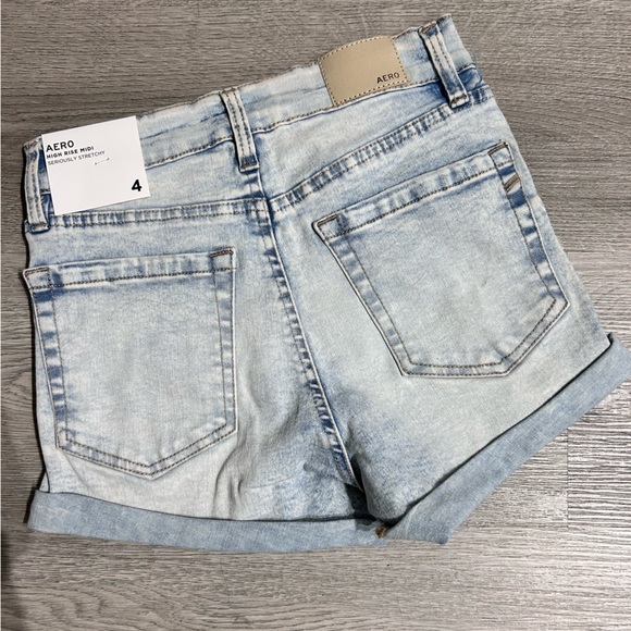 Aero High Rise MIDI Stretch Shorts - Picture 2 of 5